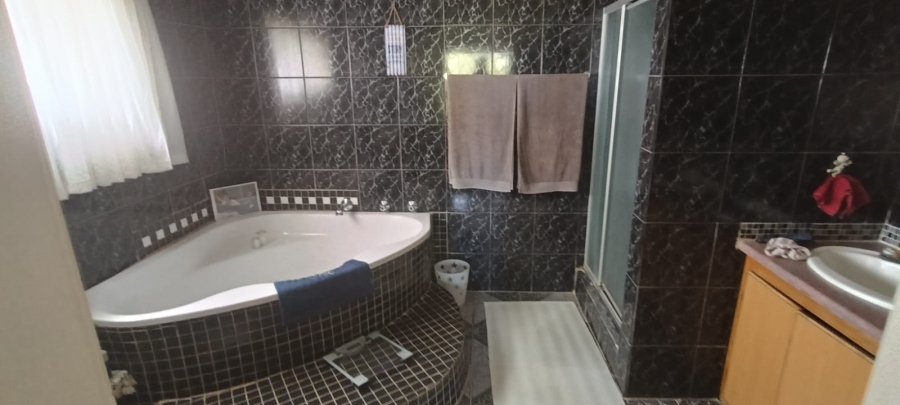 3 Bedroom Property for Sale in Bloemfontein Rural Free State